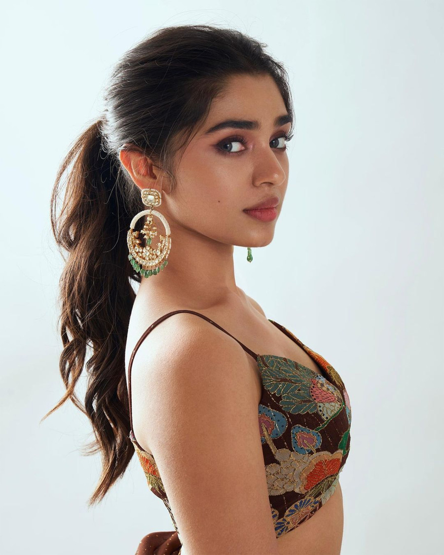 krithi shetty  సెకండ్ హీరోయిన్ గా ఒప్పుకుందా?