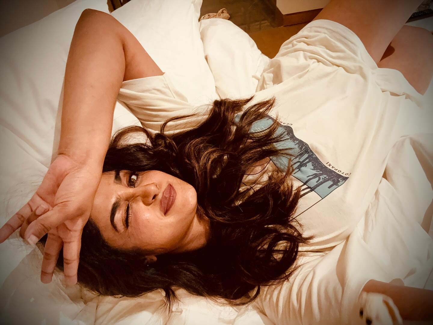 dimple hayati  అవకాశం రాగానే మొదలుపెట్టేసింది 