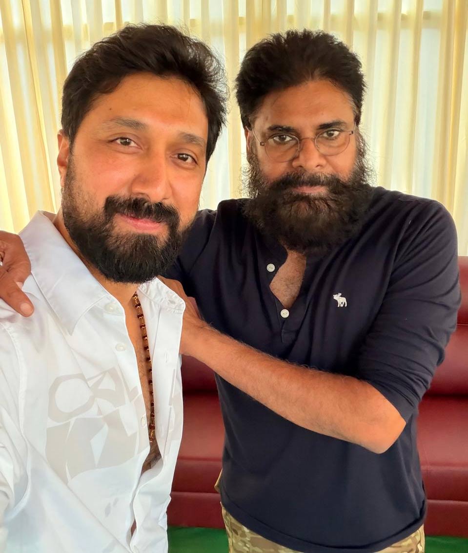 bobby  పవన్ తో దర్శకుడు బాబీ 