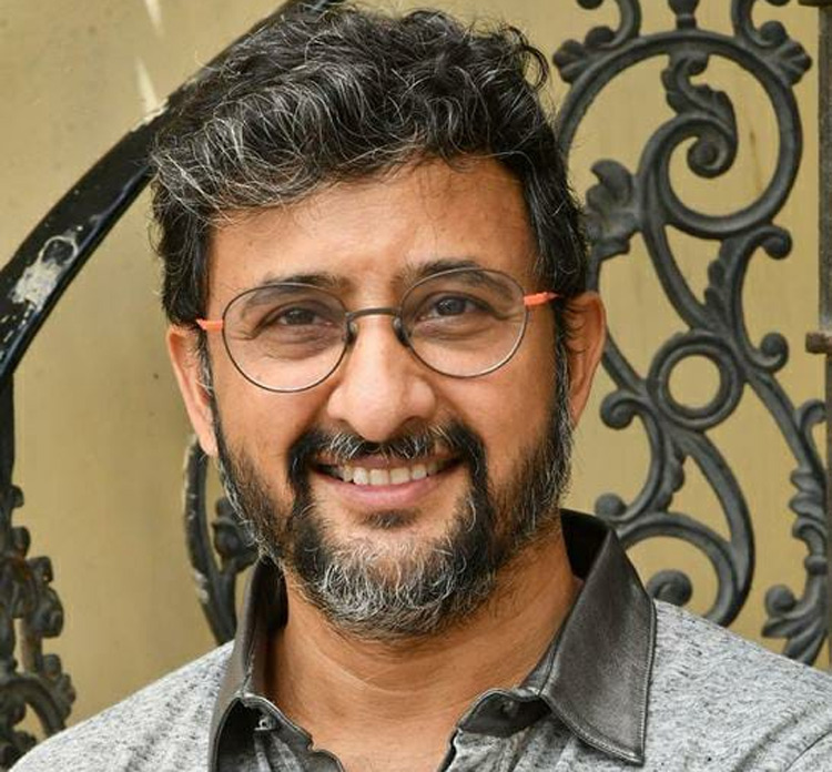 director teja,bollywood,tollywood,zakhami,taskari,teja bollywood,tollywood director,teja movies  తేజ.. టాలీవుడ్‌లో 2, బాలీవుడ్‌లో 2!
