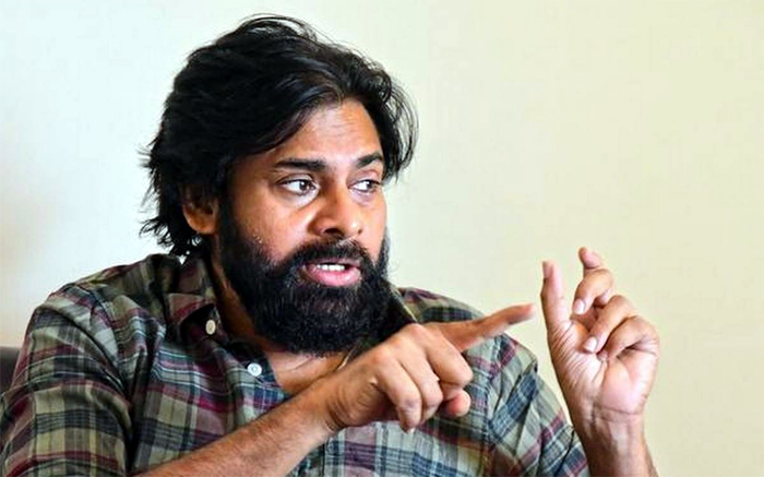 pawan kalyan,director,producers,pawan,pink remake  దర్శకనిర్మాతలను బెదరగొడుతున్న పవన్!