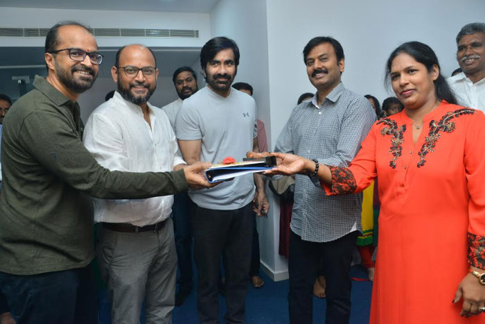 raviteja,vi anand,ram talluri,discoraja,mahasivarathri,raviteja discoraja,movie opening  ‘డిస్కోరాజా’కు క్లాప్ కొట్టారు