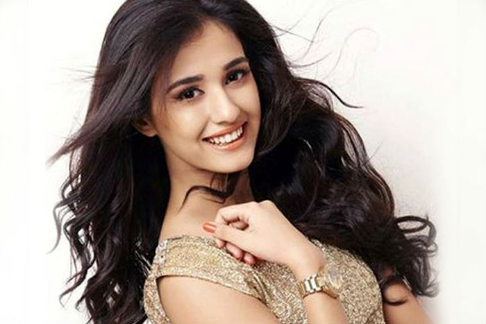 disha patani,bollywood heroine disha patani,saaho movie,disha patani remuneration,praducers shack  అబ్బో.. నిర్మతలకు పెద్ద షాక్ ఇస్తుందట..!