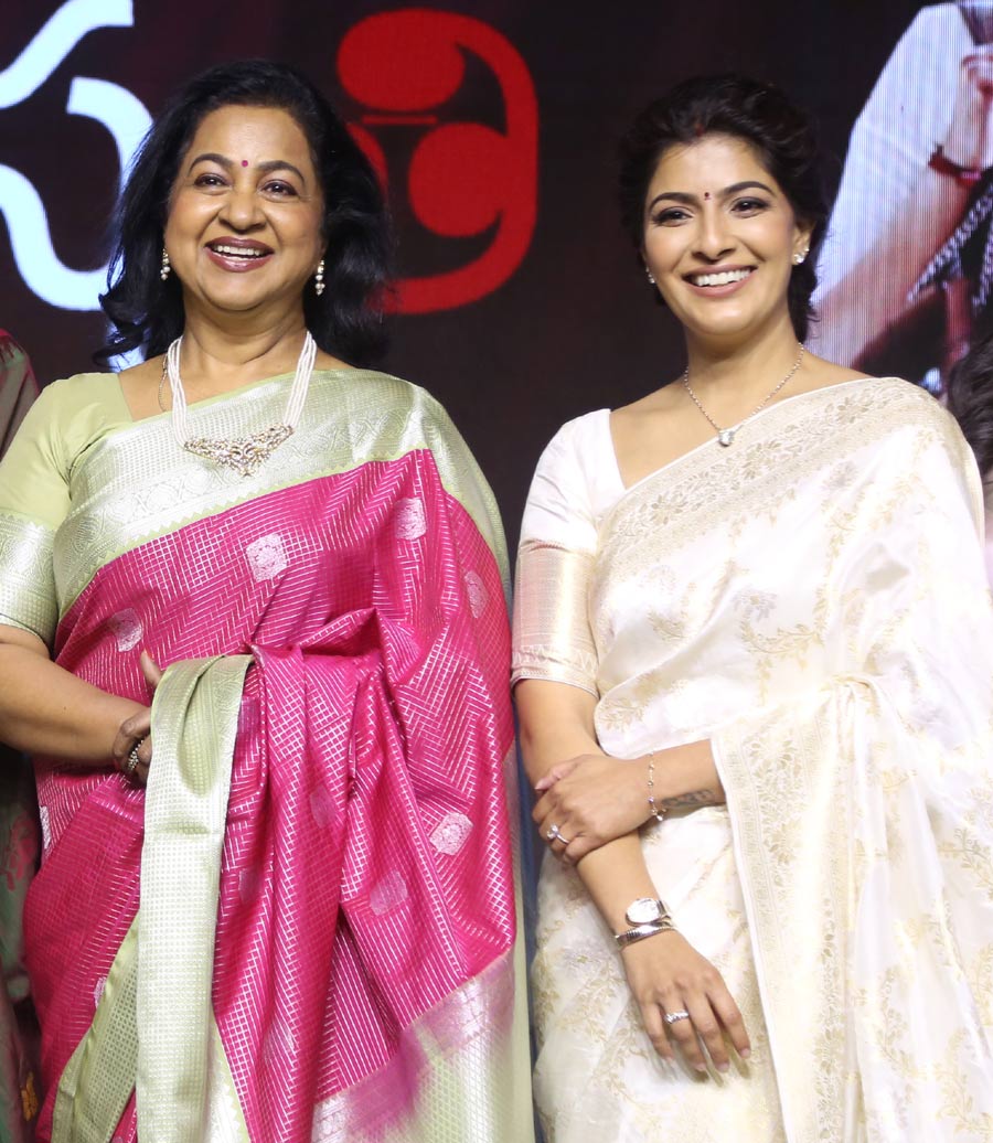 radhika  వ‌ర‌ల‌క్ష్మికి రాధిక రిక‌మండీష‌న్ ఎందుకో తెలుసా