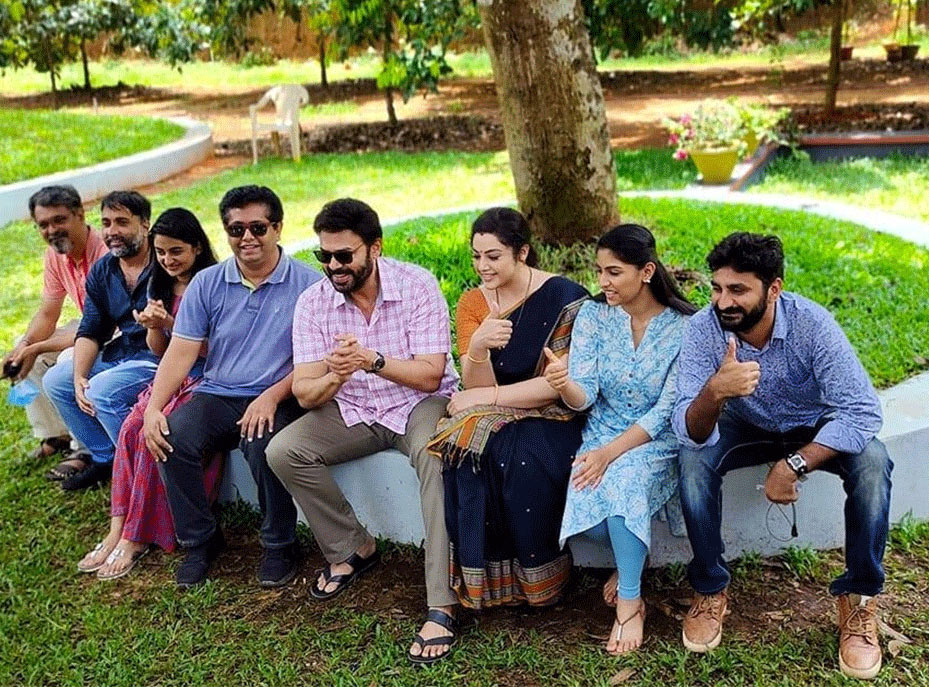 venkatesh,drishyam 2,drushyam 2,ott,directly,venky,meena,nadiya  వెంకీ కూడా అలానే చేస్తాడా?