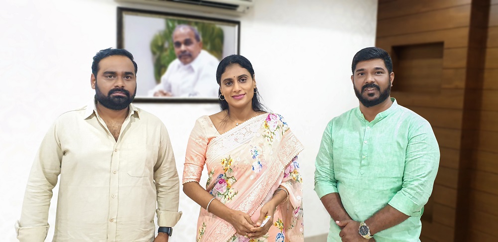 ee kathalo patralu kalpitam movie,ee kathalo patralu kalpitam second song launch,ys sharmila  షర్మిల విడుదల చేసిన కల్పిత పాత్రల పాట.!