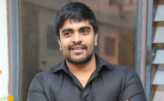 hero sree  ఛాన్స్ అని పిలిపించి నిల‌బెట్టేసారు!