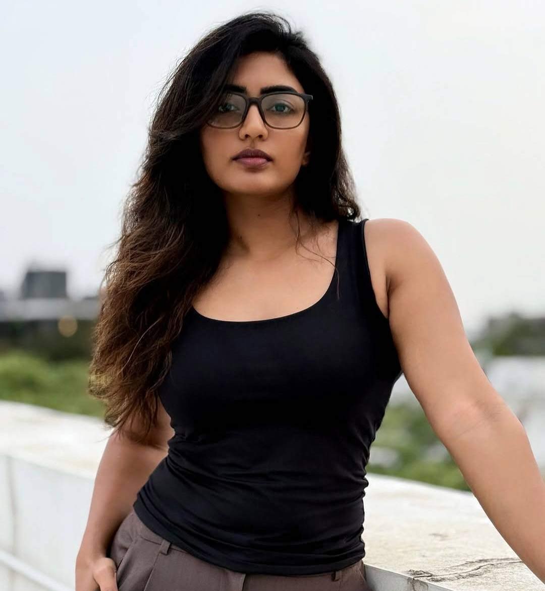 eesha rebba  డేటింగ్ లో ఉన్నా అంటున్న ఈషా రెబ్బ 