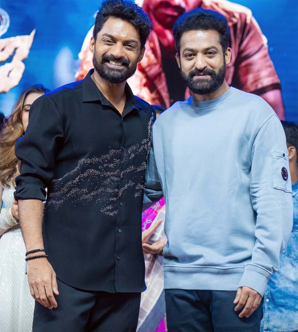 ntr  హీరోల లుక్స్ పై ఫ్యాన్స్ లో టెన్షన్ 