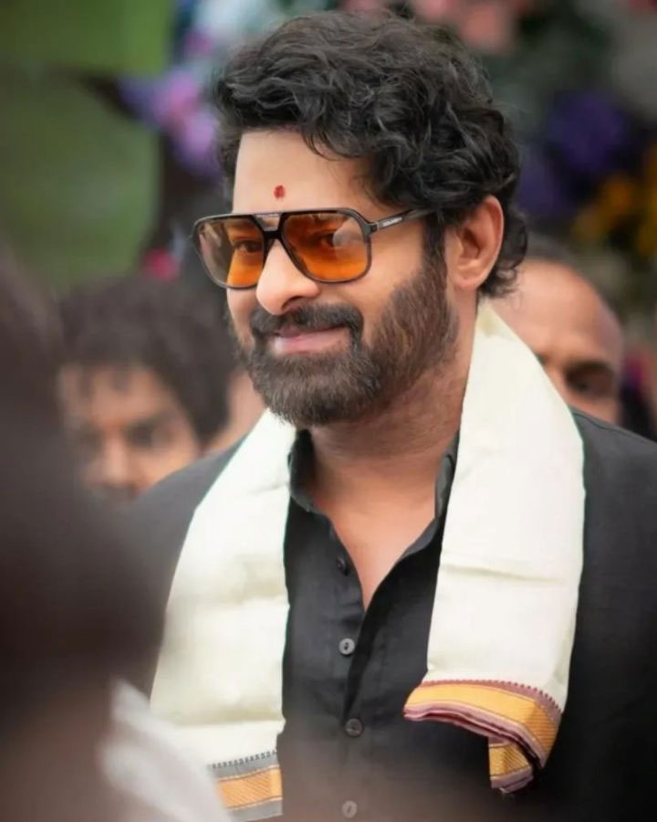 prabhas  ఫౌజీ - ప్రభాస్ కి కళ్లుచెదిరే పారితోషికం 