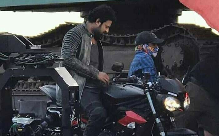 hero prabhas,saaho team,stunts,fearless  ప్రభాస్ పిచ్చెక్కించేస్తున్నాడంట..!