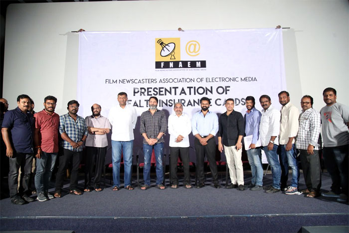 film newscasters association,film journalists,health security,trivikram srinivas,health cards distribution,allam narayana,sai dharam tej  ఫిల్మ్ జర్నలిస్టుల భద్రతకై ‘ఎఫ్ఎన్ఏఈఎమ్’