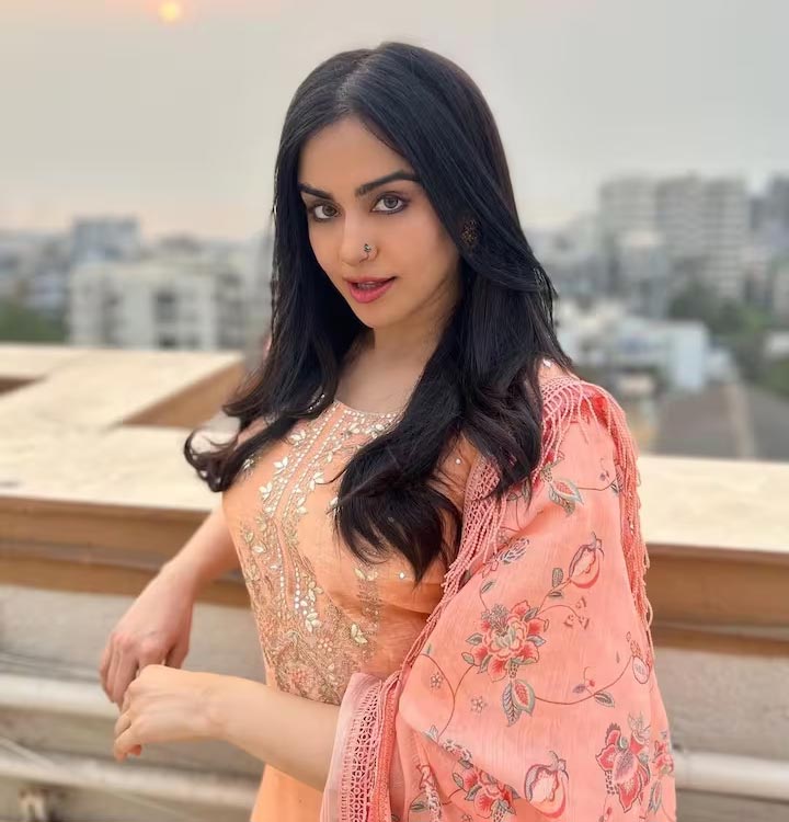 adah sharma,the game of girgit  ఫైనల్లీ ఆ హీరోయిన్ కి మంచిరోజులొచ్చాయి 