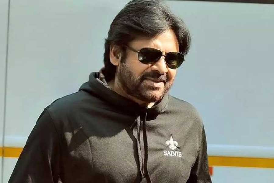pawan kalyan  పవన్ - వరసగా నాలుగు సినిమాలు