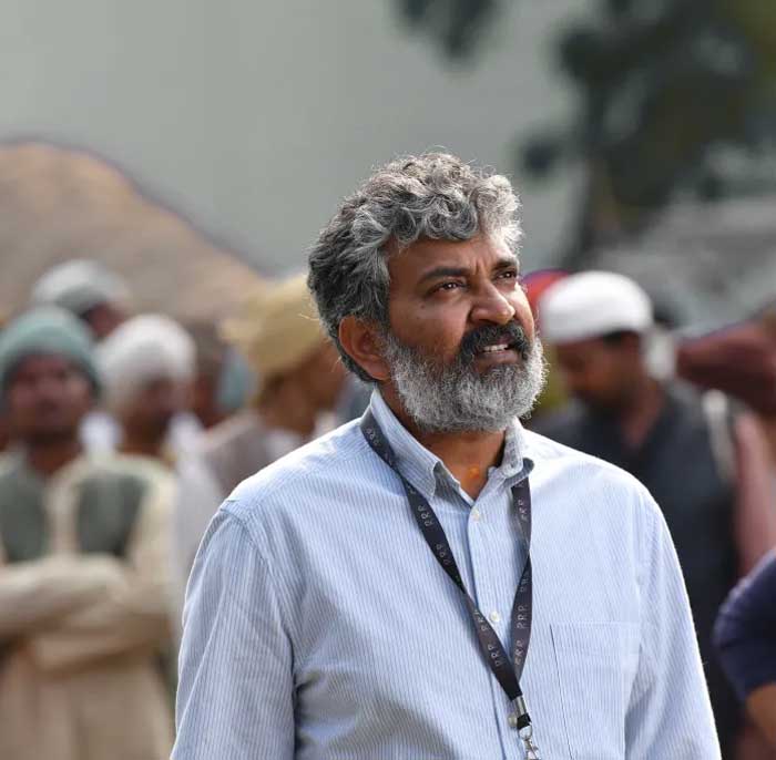 rajamouli  రాజ‌మౌళికి పోటీగా ఆ న‌లుగురు