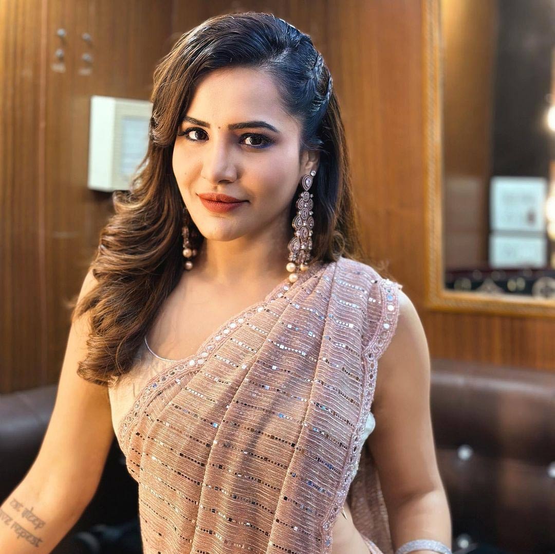 ashu reddy  ఫ్రాడ్ కేసులో బిగ్ బాస్ అషు రెడ్డి 