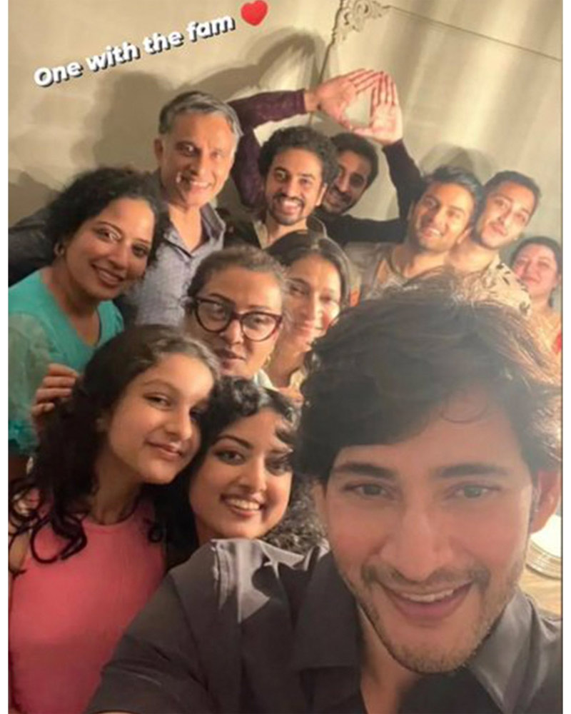 ghattamaneni family,ramesh babu son,jayakrishna birthday,mahesh babu,namrata,sudheer babu,galla ashok  మహేష్ బాబు ఫామిలీ సెల్ఫీ అదిరిపోయింది 