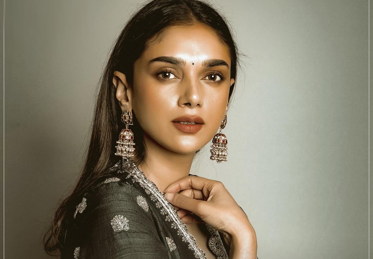 aditi rao hydari,negative role,maha samudram movie,ajay bhupathi  హీరోయిన్‌ని మళ్లీ నెగిటివ్‌గానే చూపిస్తున్నాడా?