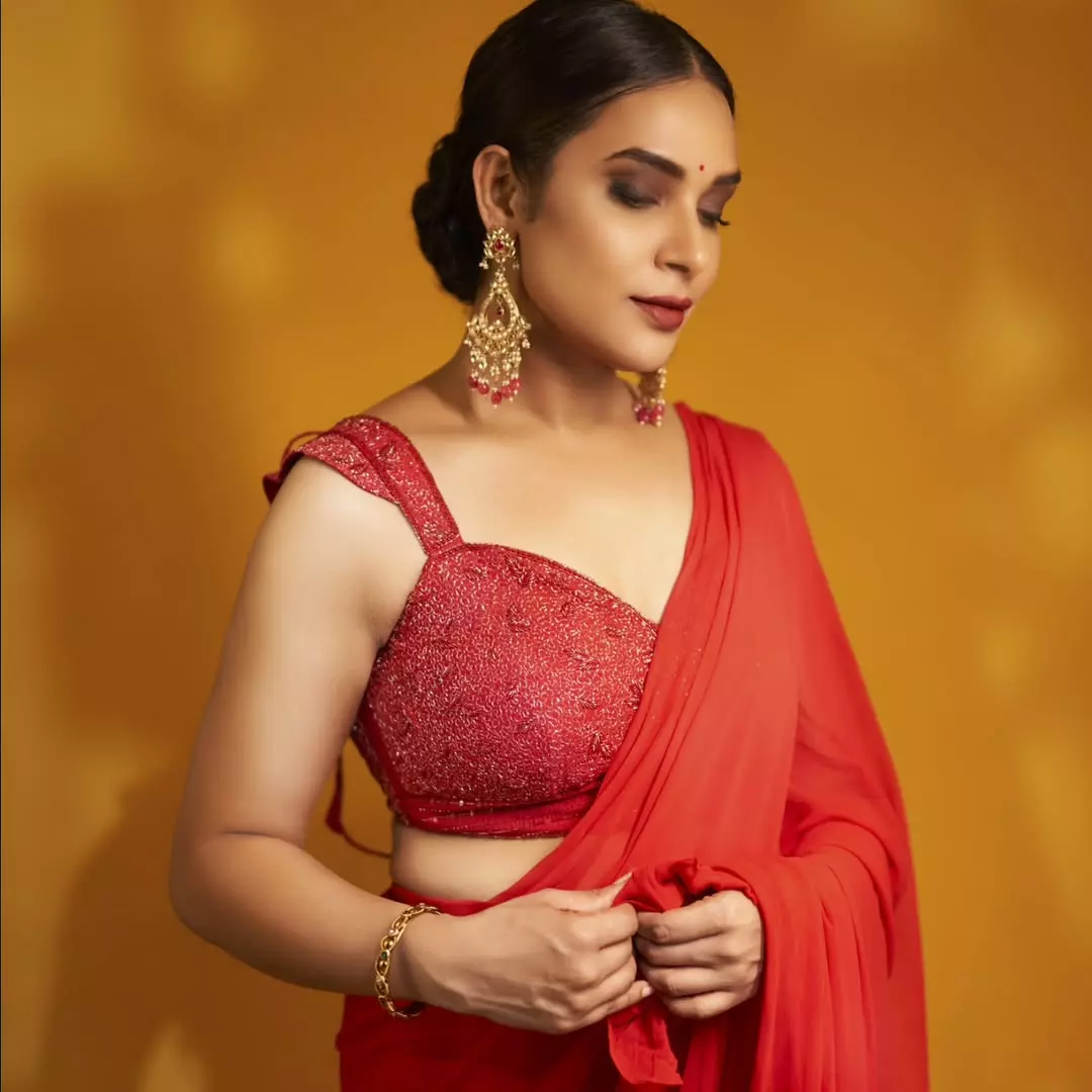 hari teja  బిగ్ బాస్ పై హరితేజ హాట్ కామెంట్స్ 