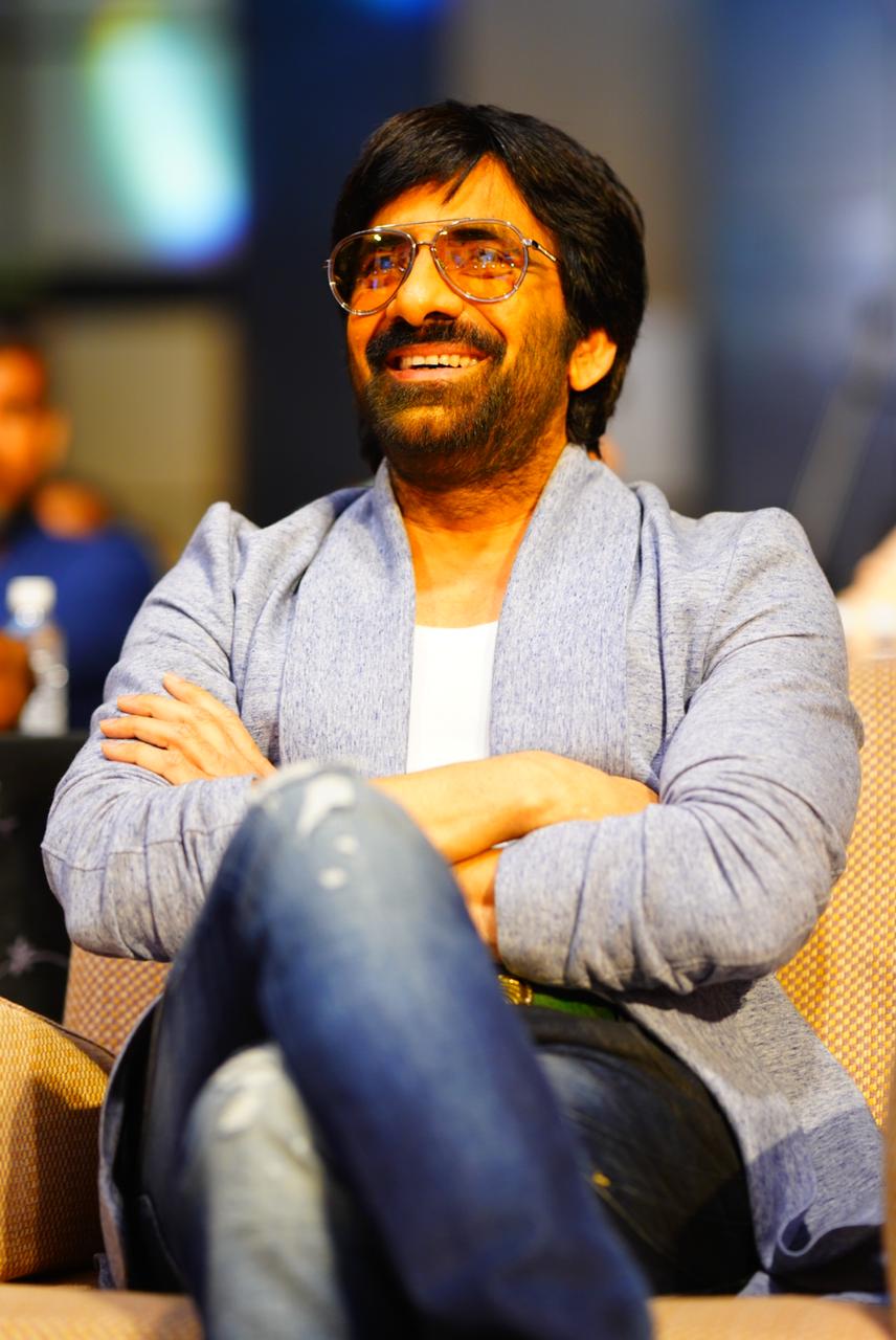 ravi teja to,ravanasura  రవితేజకి హ్యాట్సాఫ్ చెప్పాల్సిందే!