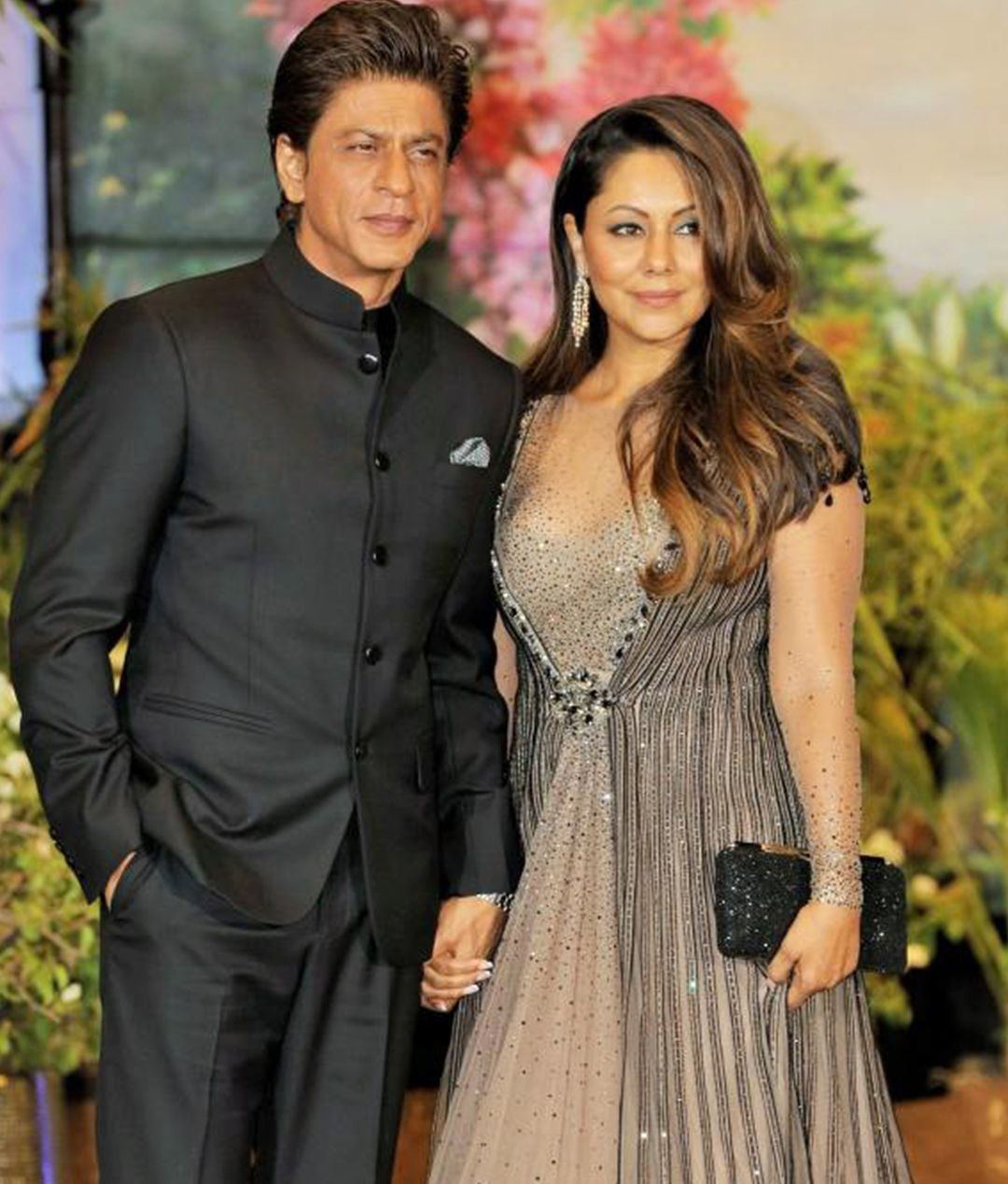 srk  సూప‌ర్‌స్టార్‌ని తుపాకీతో బెదిరించాడు