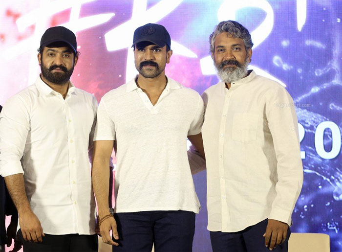 ram charan,rajamouli,ntr,rrr movie,new update  RRR: ఇంట్రడక్షన్ సీన్లకే అంతా..!!