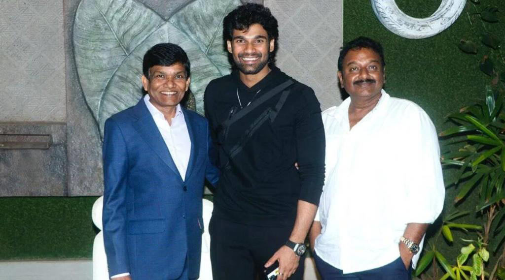 heavy rains,hyderabad,bellamkonda sai sreenivas,vv vinayak,pen studios,chatrapathi remake  వర్షాలకు డ్యామేజ్ అయిన ఛత్రపతి సెట్‌