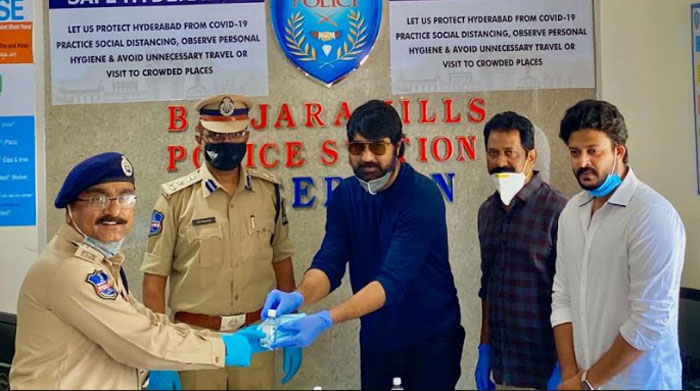 hero srikanth,police,masks,hand sanitisers,donation  పోలీసుల కోసం శ్రీకాంత్ ఏం చేశారంటే..