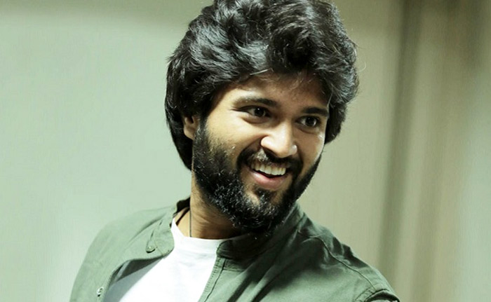 vijay devarakonda,arjun reddy movie,geetha arts banner,vijay devarakonda girlfriend vimmi  ఆ హీరోకి పెళ్లిపై ధ్యాస మళ్లింది...! 