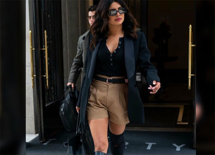 priyanka chopra,trolled,shorts,rss candidate  ఆర్ఎస్ఎస్ నిక్కర్‌లో ప్రియాంక.. షాకైన ఫ్యాన్స్!