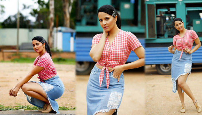 hot anchor anasuya,trolled,netizens,hot look  అనసూయ ఏంటిది.. సిగ్గనిపించడం లేదా..!