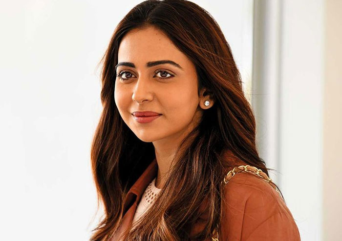 rakul preet singh,geetha govinddam,missed,rashmika,vijay deverakonda  హిట్టు సినిమా వదిలేసి.. ఇప్పుడు బాధపడుతోంది!