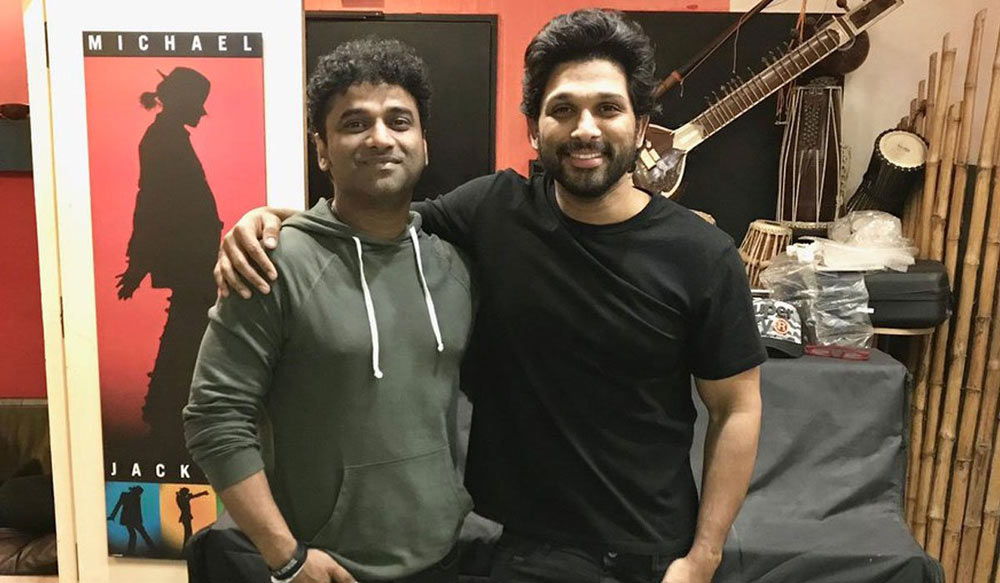 iconic star allu arjun,iconic gift,rockstar,devi sri prasad,allu arjun,bunny  రాక్‌స్టార్‌కి స‌ర్‌ప్రైజ్ గిఫ్ట్‌ పంపిన‌ ఐకాన్‌స్టార్.