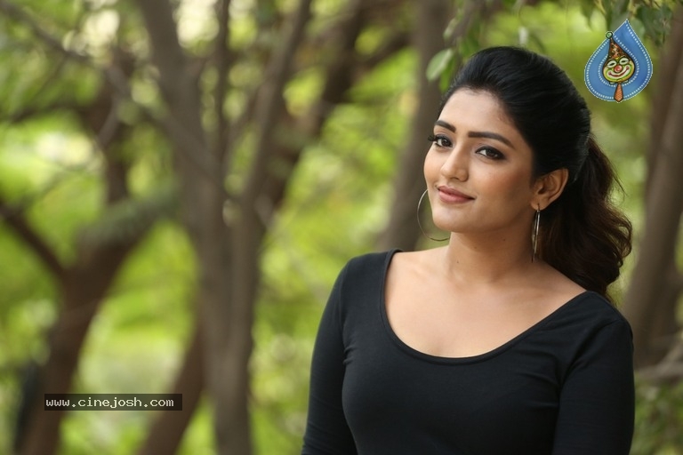 aravinda sametha,ntr,eesha rebba  ఎన్టీఆర్ హీరో అయితే చాలా.. ఇంకేం అక్కర్లేదా!!