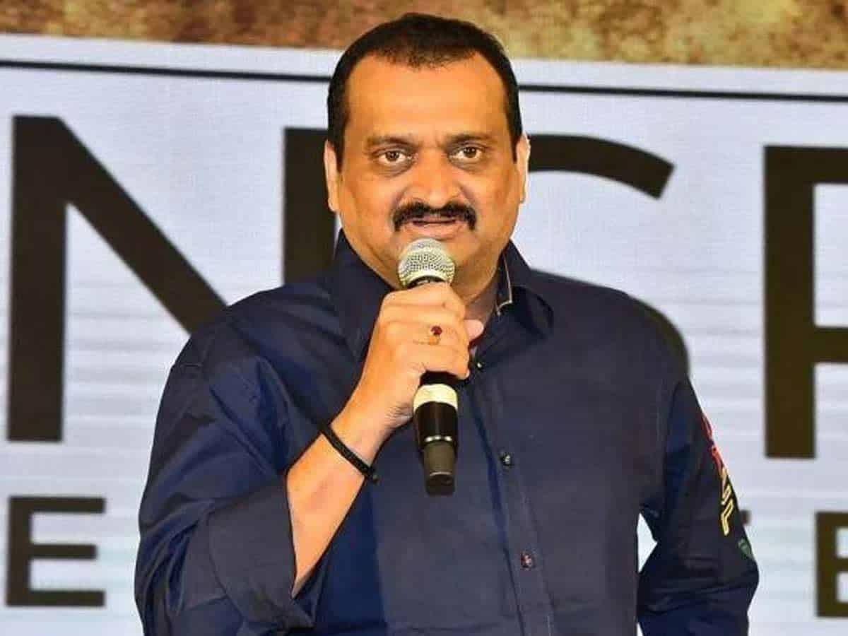 bandla ganesh  నిర్మాత అవ్వాలంటే గురూజీకి కాస్ట్లీ గిఫ్ట్ ఇవ్వాలి