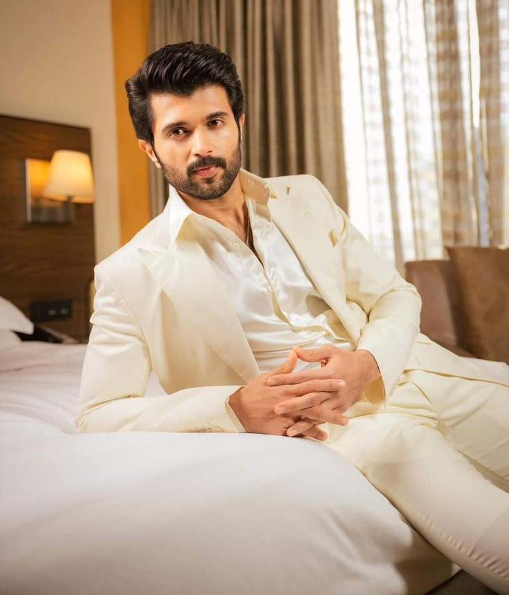 vijay deverakonda  బ్రాడ్ పిట్‌తో తెలుగు హీరో పోలికా?