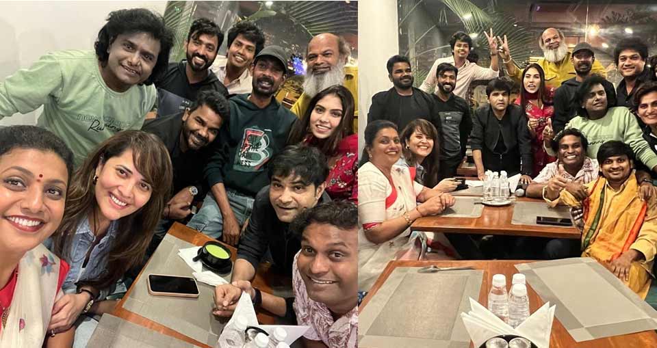 anasuya  రోజా వెనుక జబర్దస్త్ కమెడియన్స్