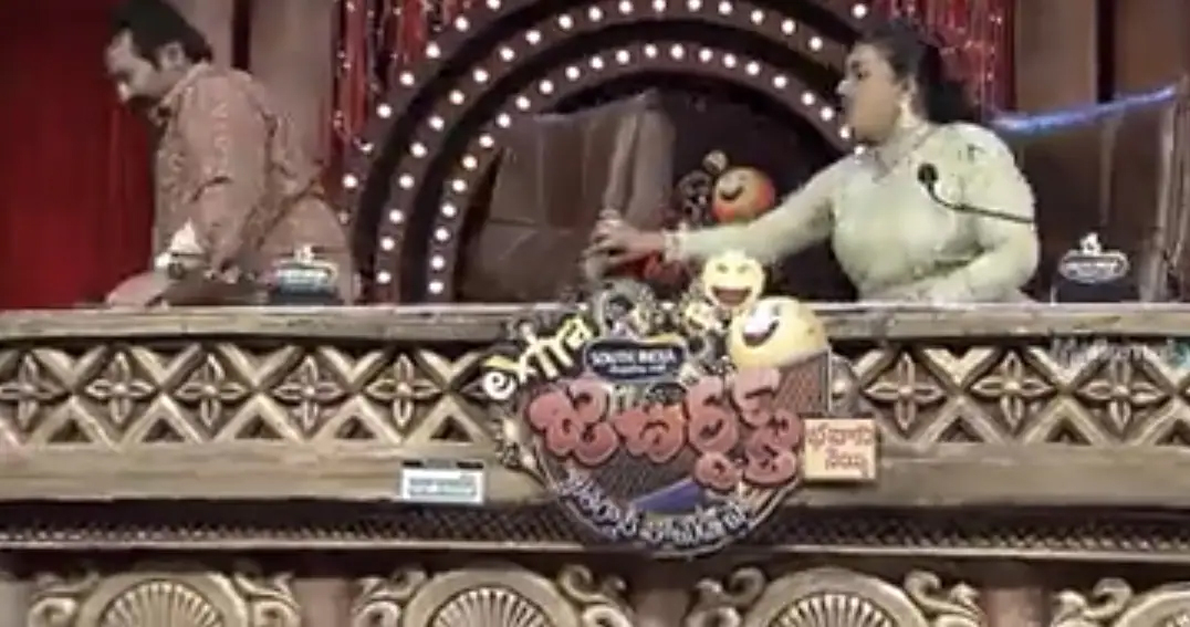 extra jabardasth,mano,roja,rocking rakesh,bhasker,jabardasth judge mano  కోపం తో ఊగిపోయిన జబర్దస్త్ జేడ్జ్ మనో 