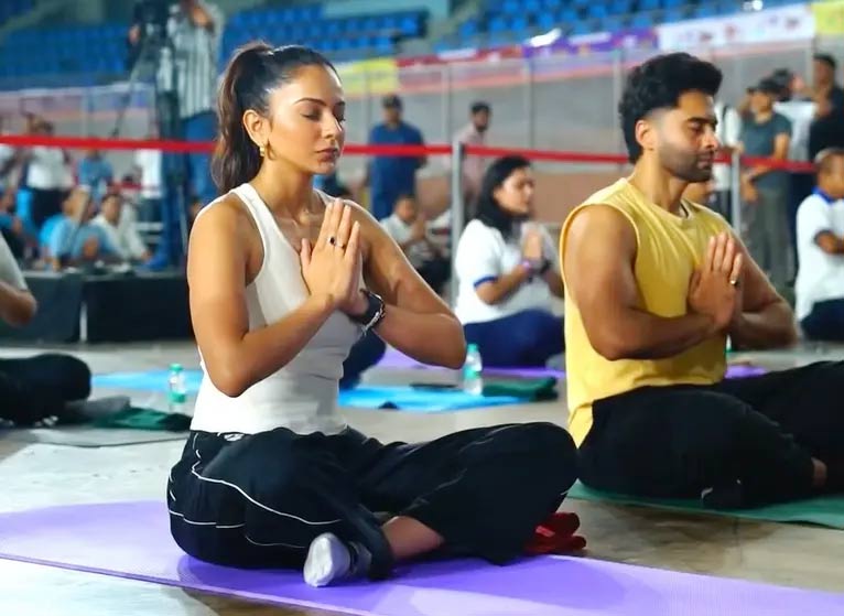 rakul  భ‌ర్త‌తో క‌లిసి ర‌కుల్ బిగ్ స్కెచ్