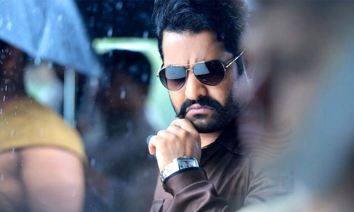 jr ntr,jai lava kusa movie,theatrical trailer released,bobby,vv vinayak,devi sri prasad  ఎన్టీఆర్ మాములుగా దున్నేయ్యలేదు..!