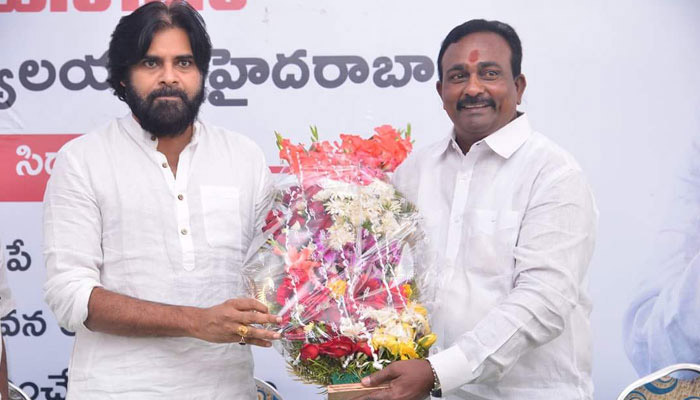 pawan kalyan,janasena party,1st mla candidate,announce  జనసేన తొలి అభ్యర్థి అప్పుడే స్టార్ట్ చేశాడు