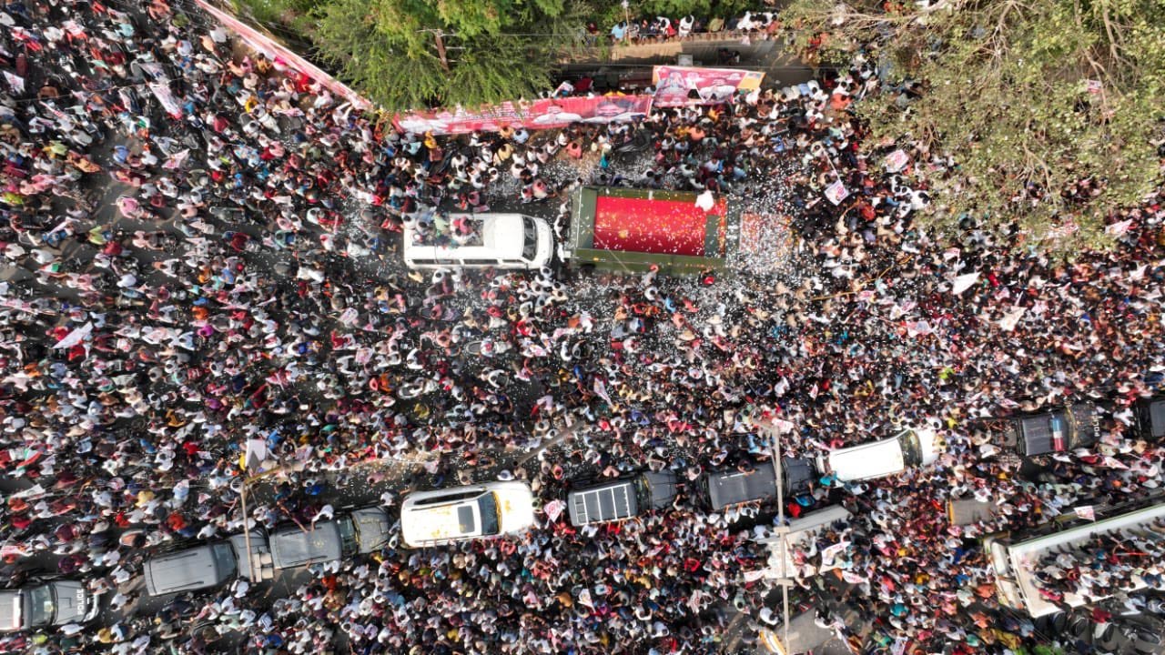 pawan kalyan,janasena formation day  అభిమానం ఓకె కానీ..