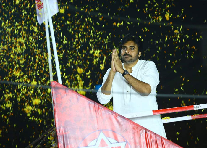 pawan kalyan,janasena,contest,ts lok sabha polls  పవన్ పోటీ చేయట్లేదు: కేసీఆర్ వ్యూహమా?