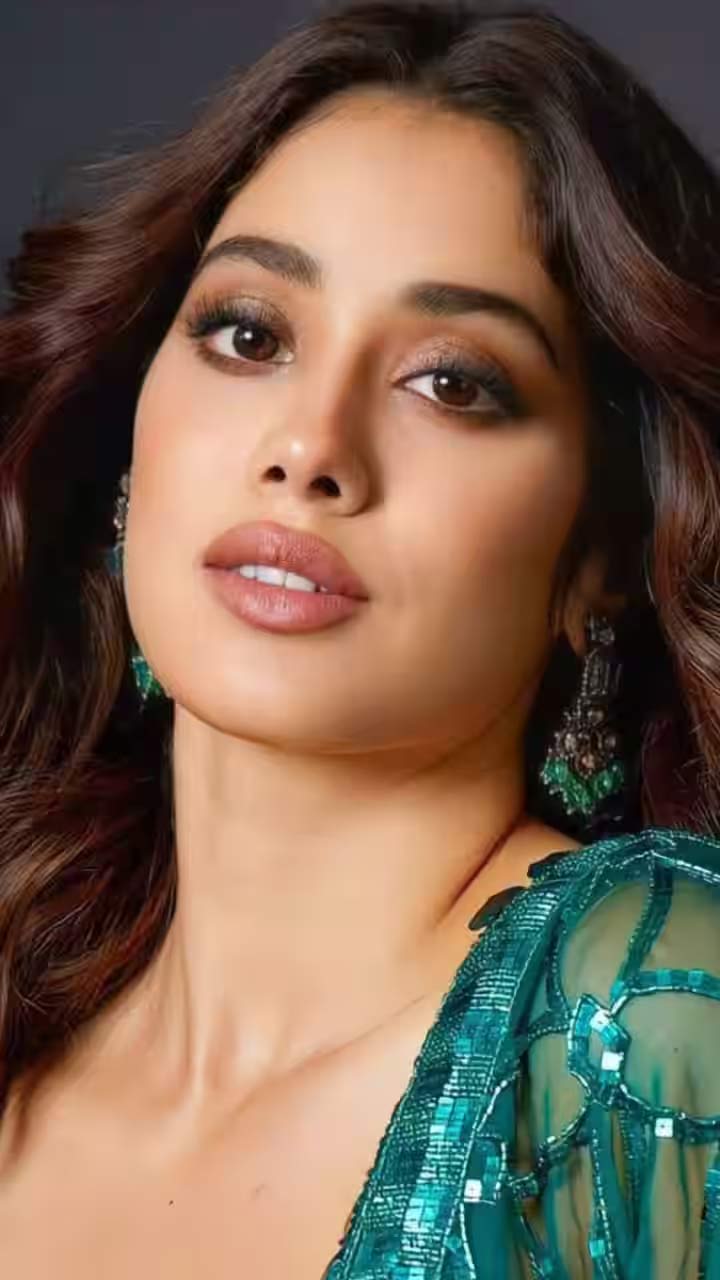 janhvi kapoor  జాన్వీ కపూర్ షాకింగ్ డెసిషన్ 