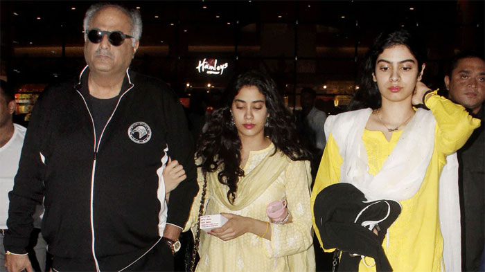 janhvi kapoor,kushi kapoor,family,sridevi,boney kapoor  జాన్వీ కపూర్‌కు పెద్దరికం వచ్చేసింది