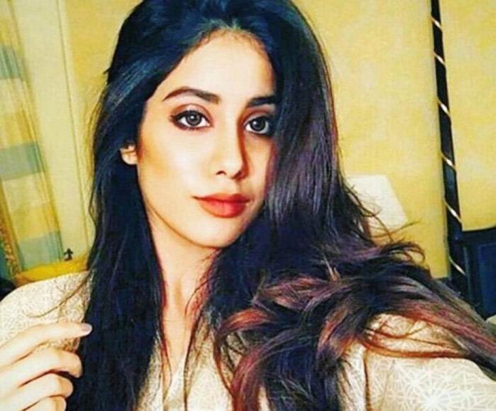 janhvi kapoor,metoo,best thing,sridevi daughter  'మీటూ' నేనో మంచి విషయం చెప్తా: జాన్వీకపూర్! 