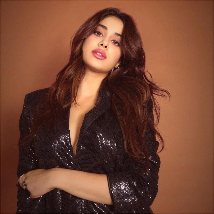 janhvi kapoor,tamil film  జాన్వీ ఏ తమిళ సినిమాకి సైన్ చెయ్యలేదు