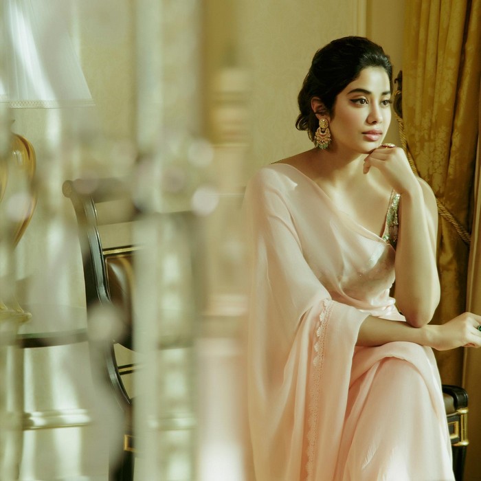 janhvi kapoor,manish malhotra saree,janhvi kapoor in manish malhotra saree,janhvi kapoor saree look