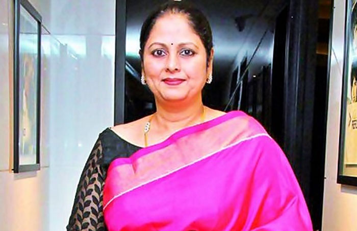 jayasudha,superb decision,jabardasth,judge post  జయసుధ చాలా గొప్ప నిర్ణయం తీసుకుంది