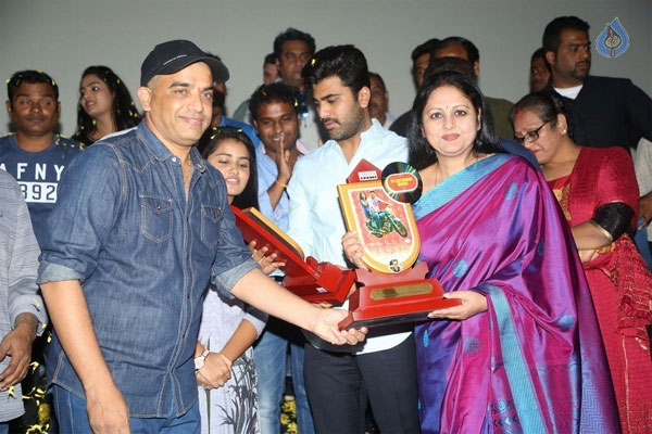 jayasudha,shatamanam bhavati,dil raju,premabhishekam  సహజనటి ఆకాశానికెత్తేసింది..! 